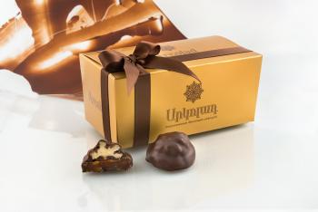 Chocolate coated dried apricot with walnut, 220 g